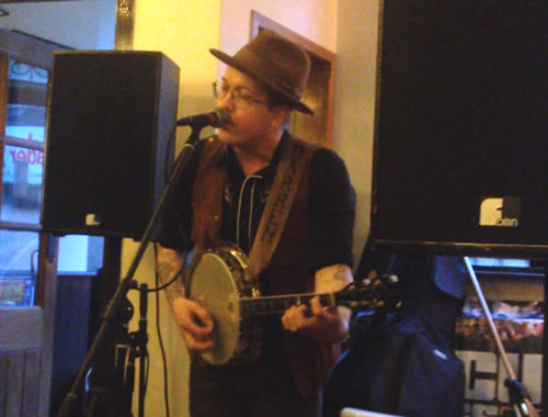 Darren Eedens plays the aptly dubbed 'Folk at the Oak