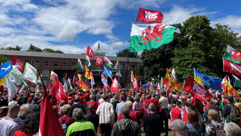 Thousands attend “march for Welsh independence” in Wrexham town centre