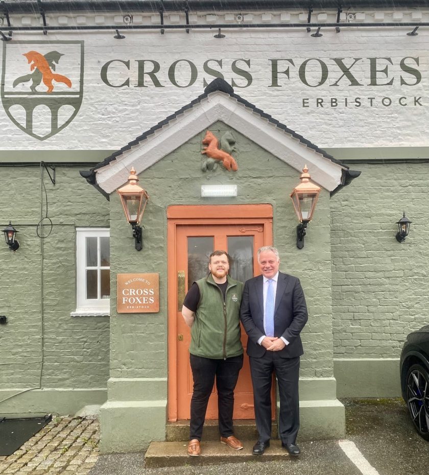 Clwyd South MP visits newly re-opened Cross Foxes in Erbistock 